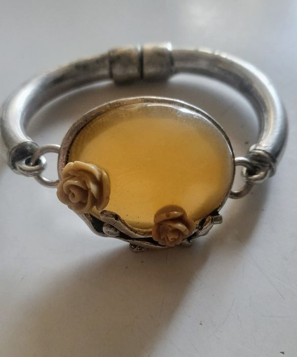Bracelete vintage com pedra ambar e fecho iman - Bom estado