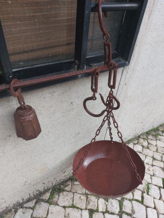 Balança em ferro steelyard (ou romana) antiga c/ capacidade de 3kg