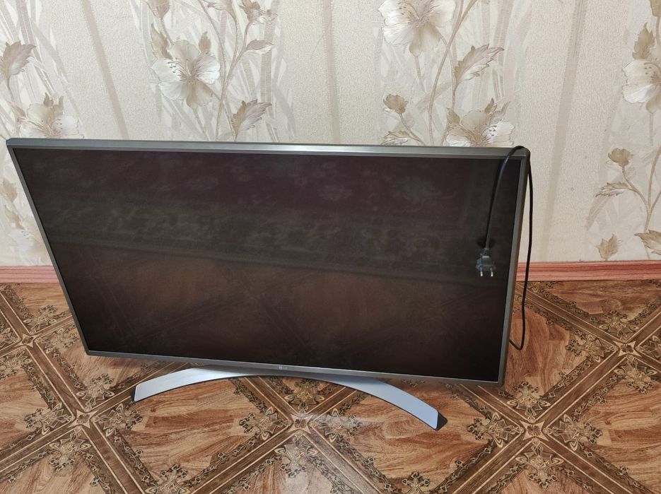 Телевизор LG 43UJ670V