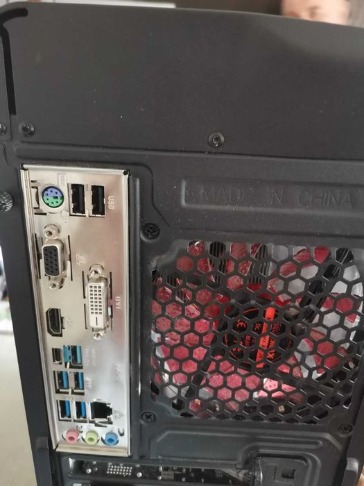 Комп'ютер: монітор, системний блок, клавіатура, миша.