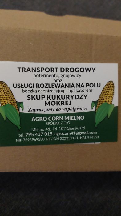 Transport pofermentu I rozlewanie na polu beczką z aplikatorem.