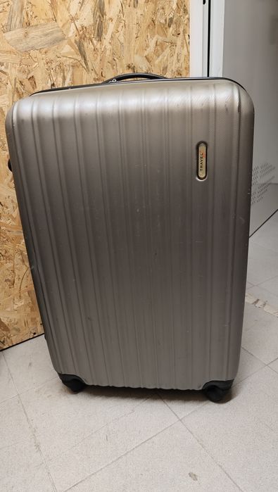 Mala de viagem de 23kg a 32kg semi novas.