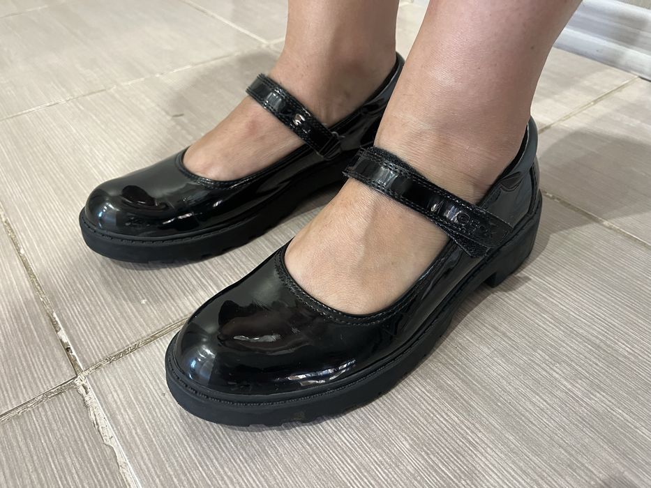 Продам кожаные туфли geox