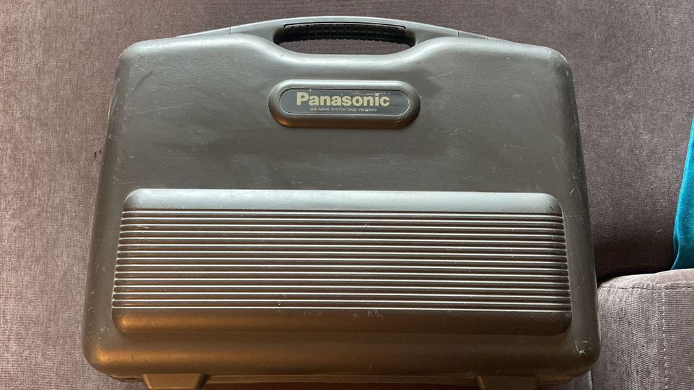 Câmara de video Panasonic M 10 VHS hifi stereo