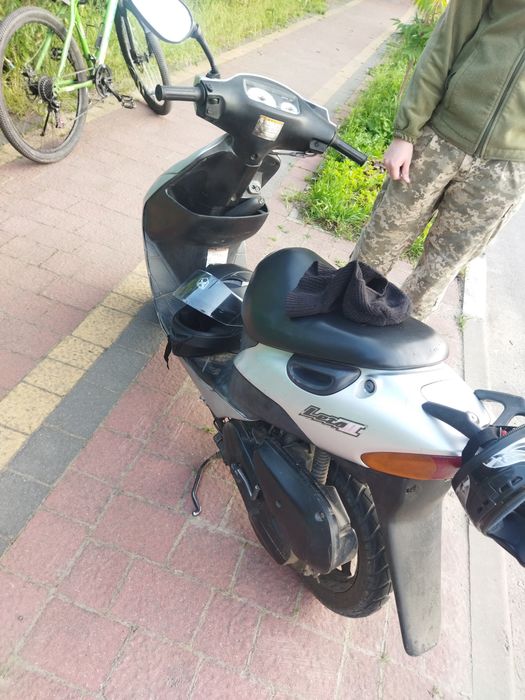 Продам скутер сузукі лет 2