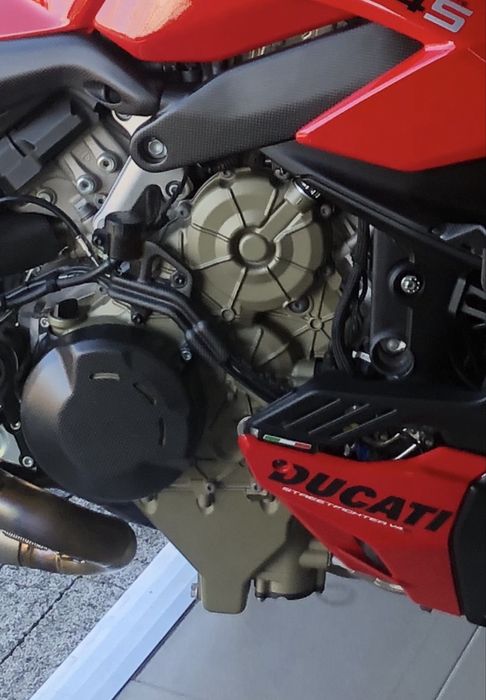 Ducati Panigale v4 v4s  Ducati Streetfighter v4  v4s sety pokrywa siln