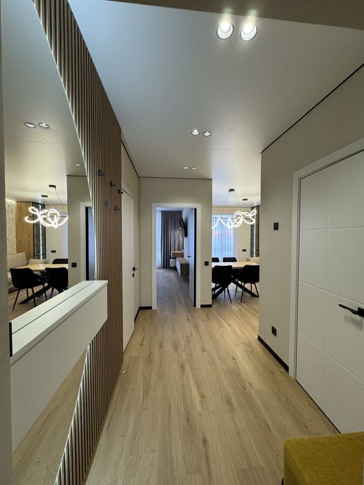 Велика 1-кімнатна квартира видова на Міське Озеро