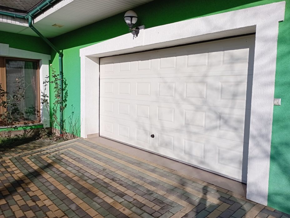 Дім 200 м2 ділянка 12 сотин Берегово Виноградна