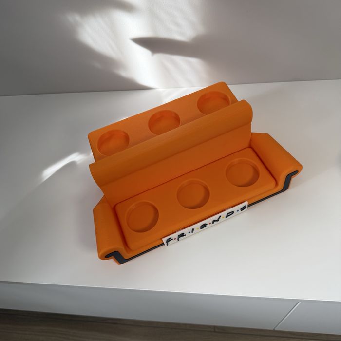 Якісний диван-підставка для фігурок Friends з McDonald’s