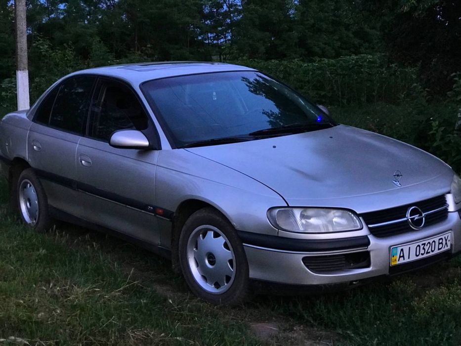 "Продаю Opel Omega, надійний автомобіль з хорошим двигуном, в робочому стані. Ціна договірна! 2200$