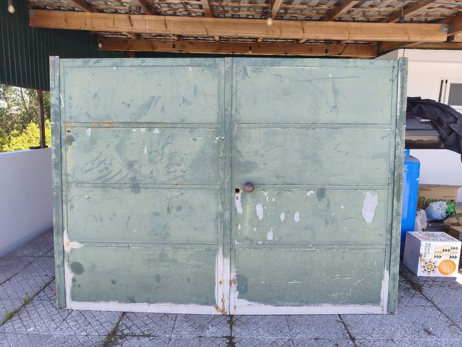 Portão de Ferro de 2 Folhas – 2.57m x 1.87m (Ideal para Garagem ou Anexo)