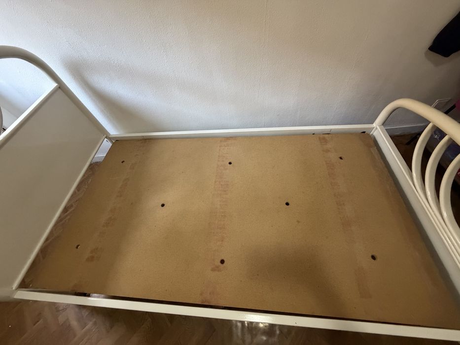 Cama Solteiro ( Estrado+Colchão) + Mesa de Cabeceira
