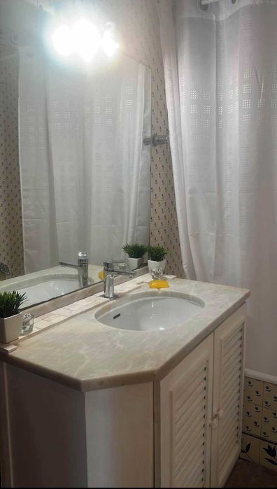 Quarto duplo mobilado para arrendamento nos Jardins d’Arrábida, Gaia