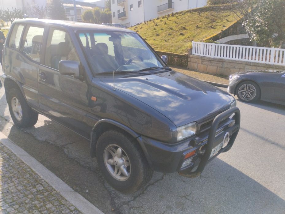 Nissan Terrano  2.7