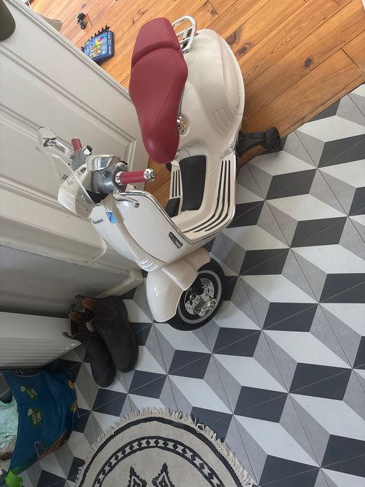 Vespa mota crianca