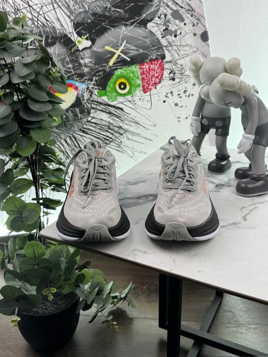 Кросівки Hoka Bondi 8 40.5 розмір Е7723