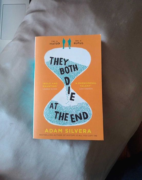 Livro "They Both Die at the end"