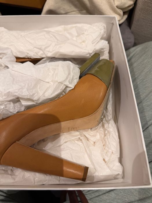 Sapatos Peep Toe Pierre Hardy Pele Camelo/Verde 37 (Com Fivela Geométrica)
