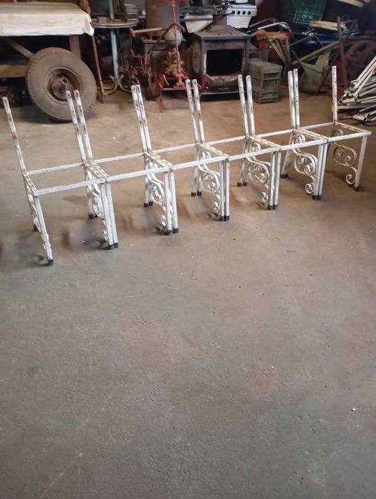 Vendo estas cadeiras de ferro muita bonita