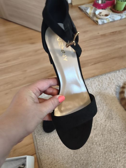 Buty na klocku czarne