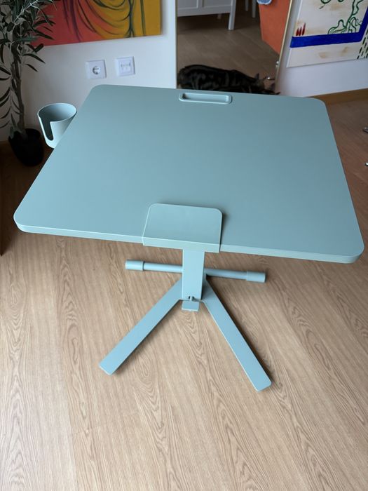 IKEA MITTZON – Mesa regulável com tampo inclinável e rodas