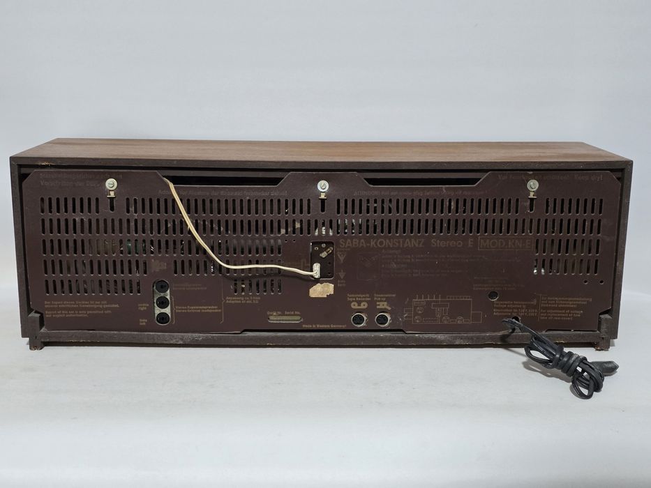 Rádio antigo reparado SABA