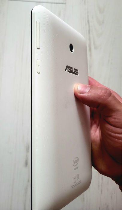 Asus MeMO Pad 7 (K01A)  + чохол