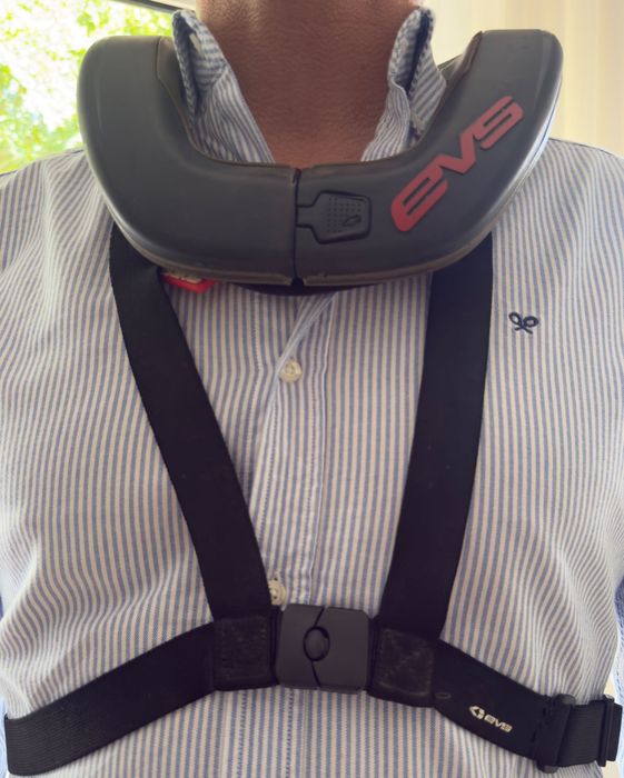 Neck Brace EVS R4
