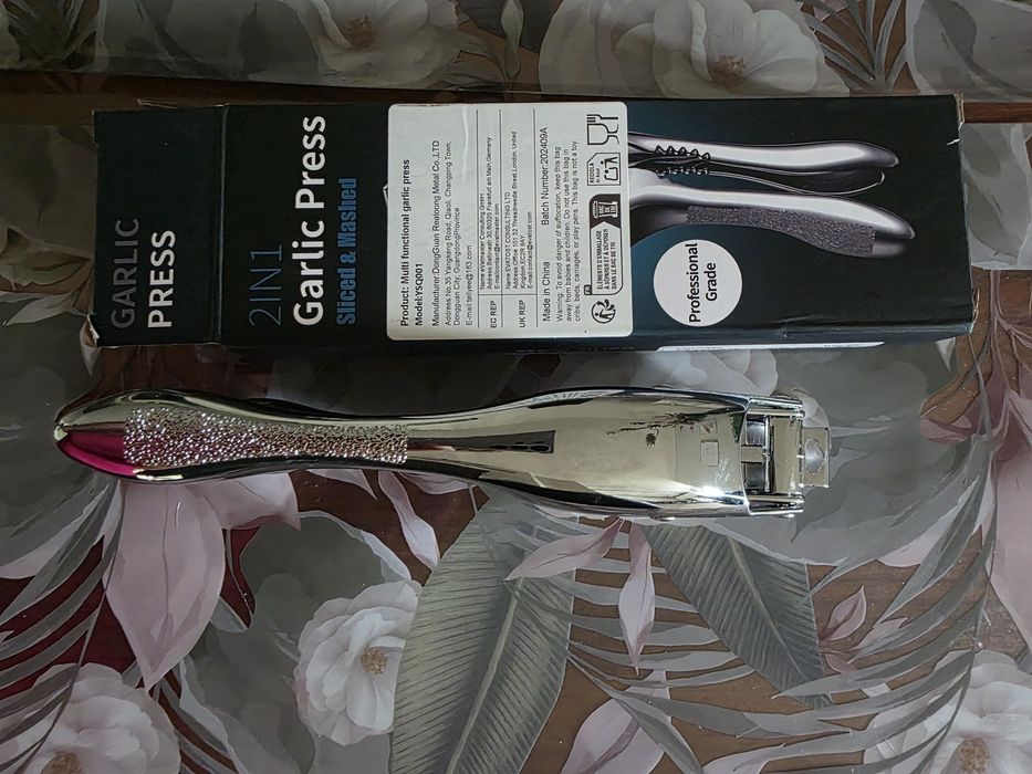 Praska do czosnku 2 w 1