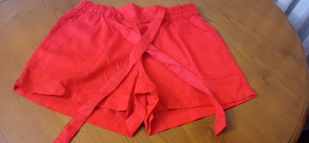 Calções de sarja vermelhos