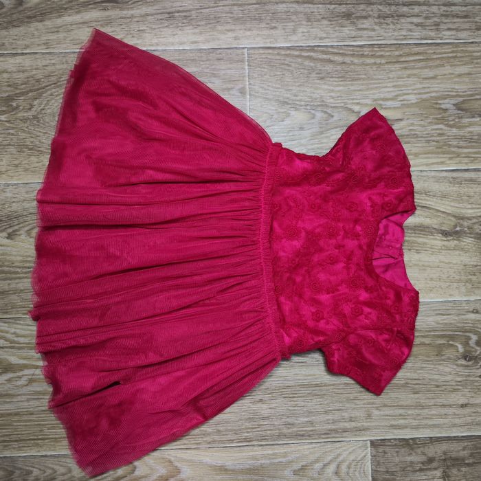 Нарядное платье для девочки 9-12 мес