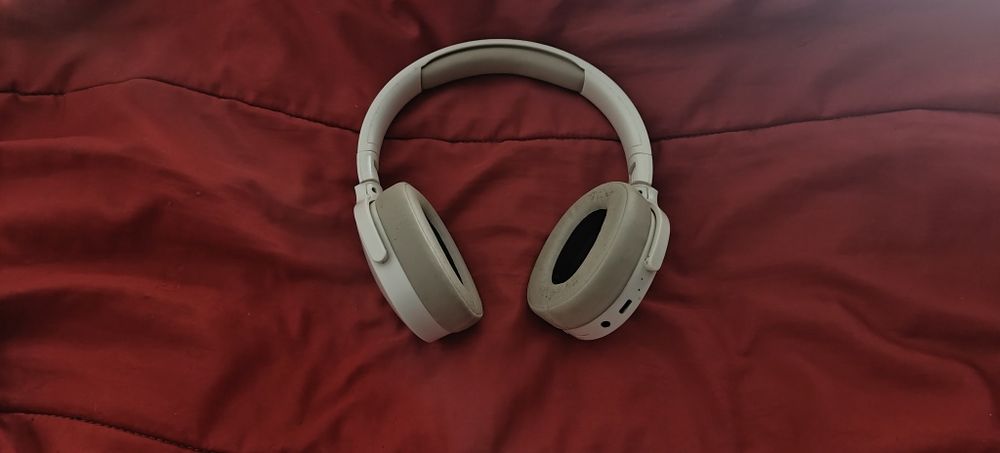 Fones Bluetooth Brancos - Usados, Mas em Ótimo Estado!