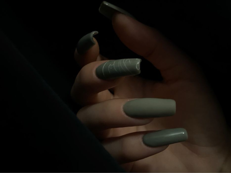 Манікюр , нарощування , педикюр . Центр міста