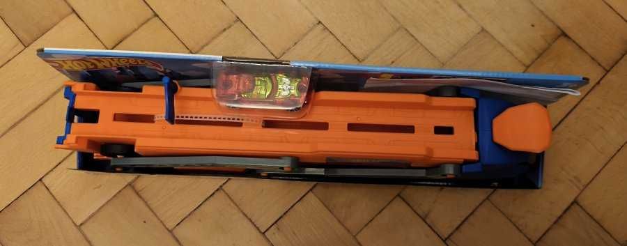Hot Wheels Miejski transporter HYT83