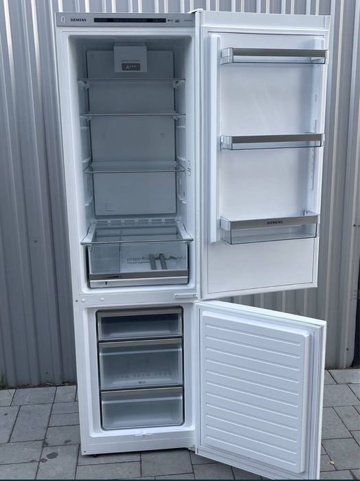 Продам Б/У Холодильник BEKO RCNA406E40ZXBN.2023 рік Інверторний.