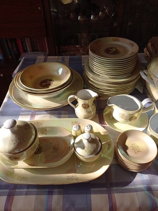 Продам немецкий сервиз "Мадонна "