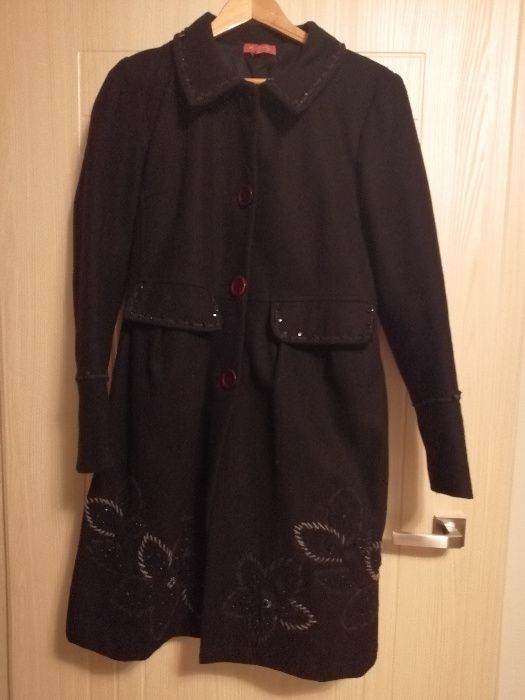 Płaszcz wełniany Derhy M z aplikacjami