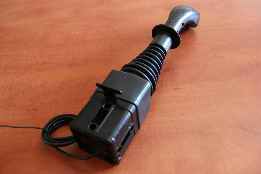 joystick z przyciskiem do ładowacza joy