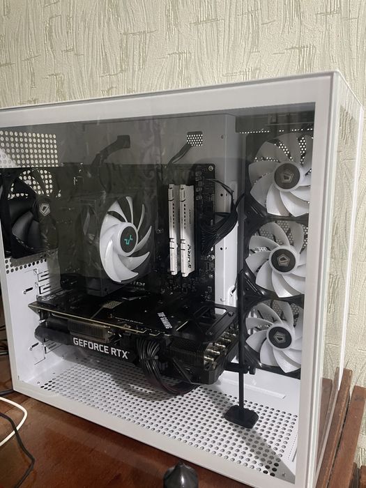 Ігровий пк , тягне все + комплект гарнітури та монітору