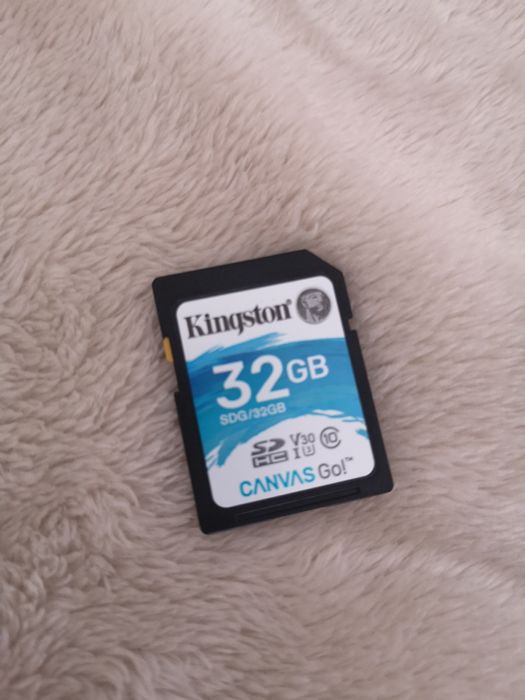 Sony Alpha 7+ Cartão de Memória 32GB + 2 carregadores