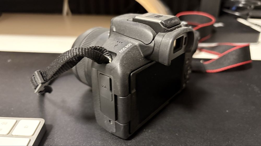 Vendo Canon EOS R50 + RF-S 18-45 IS STM