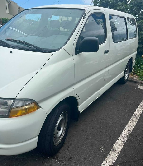 Carrinha Toyota Hiace | Ligeiro de passageiros - 9 lugares