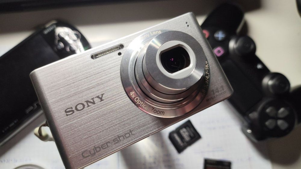 Цифрова камера sony cybershot DCS-W610 СУПЕР ПОВНЫЙ КОМПЛЕКТ