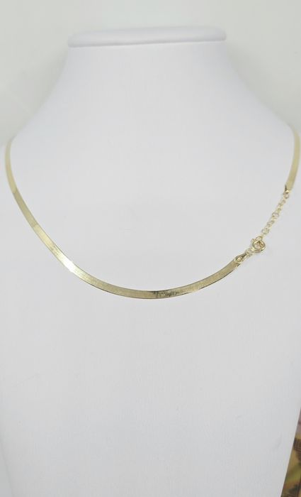 Złoty łańcuszek taśma