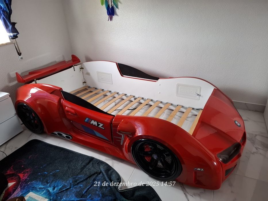 Cama robusta  BMW com leds
