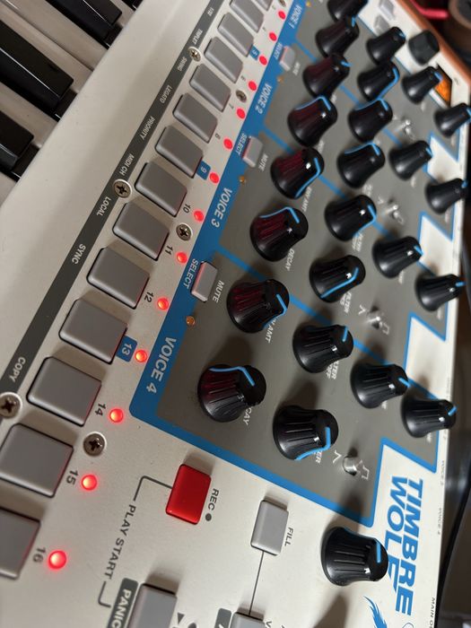 Akai Timber wolf sintetizador