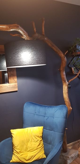 Lampa podłogowa konar drzewa