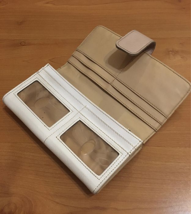 Carteira Bege da Guess