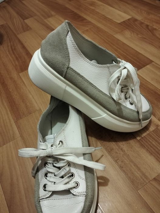 Кросівки шкіряні