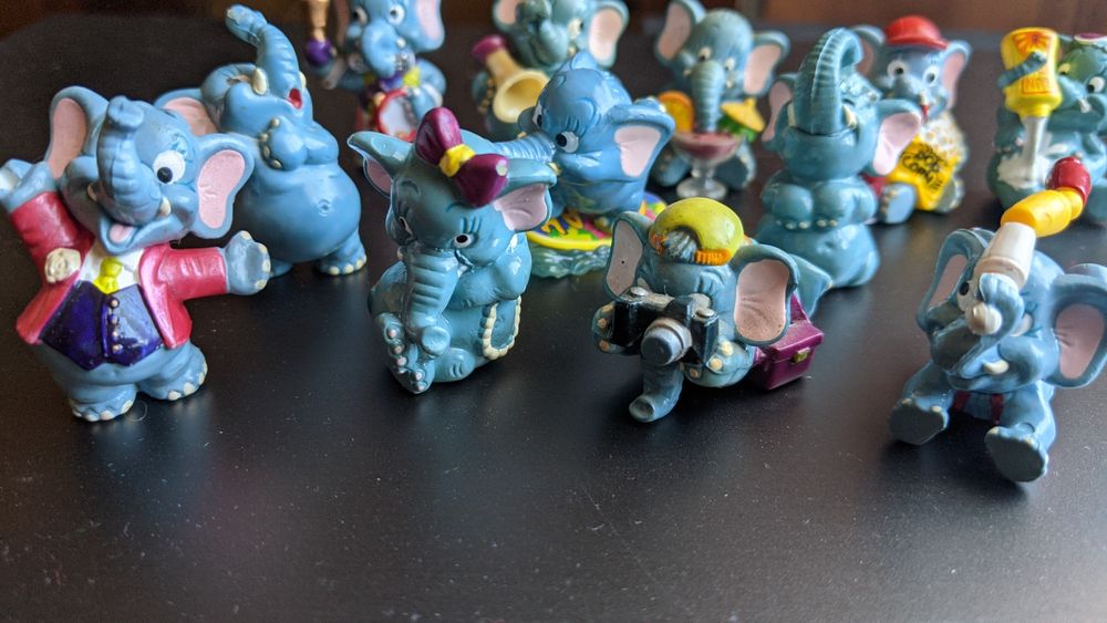 Stare Figurki Kolekcjonerskie Kinder Niespodzianka Słonie Zestaw 12szt